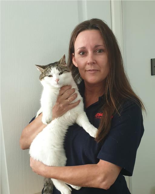Shelley Simmons with Woody the cat